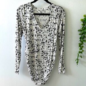 Motherhood Maternity Black and White Ruched top Size M